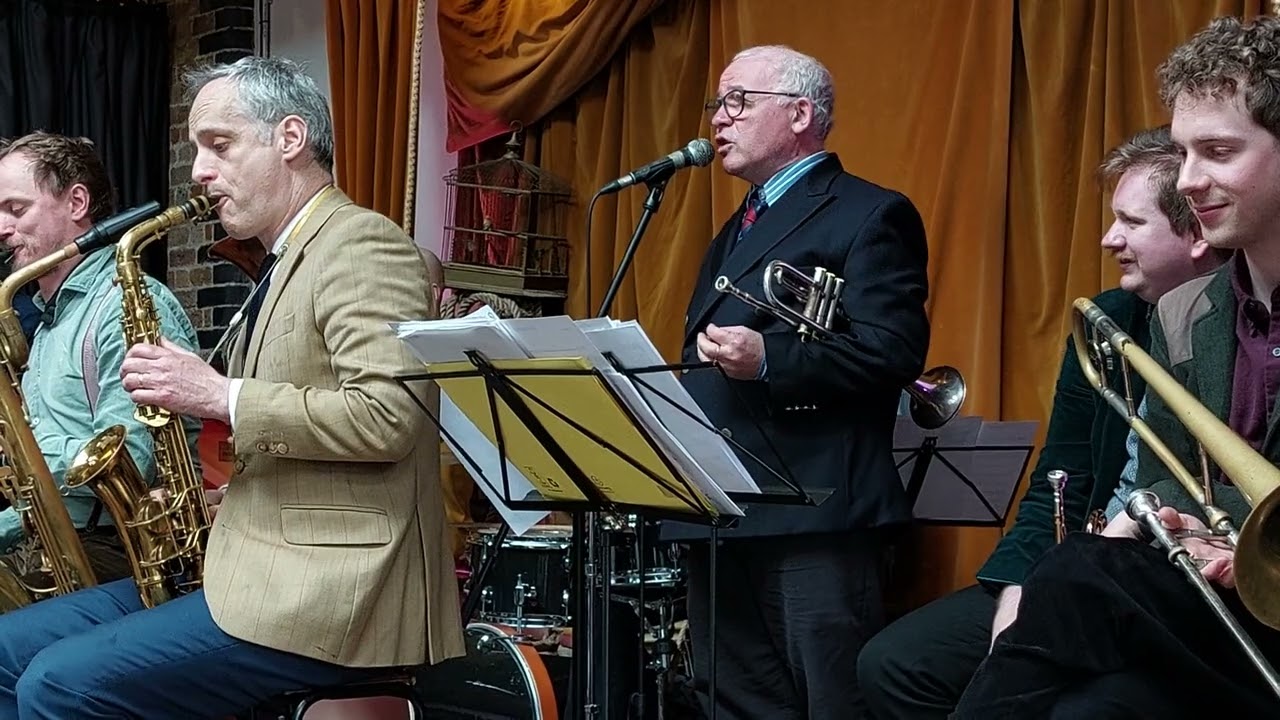 Ewan Bleach and his band play Ain't Misbehavin' by Fats Waller  Jamboree 19.3.23