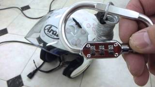 GL1800のヘルメットホルダーにつける補助金具の動画です
