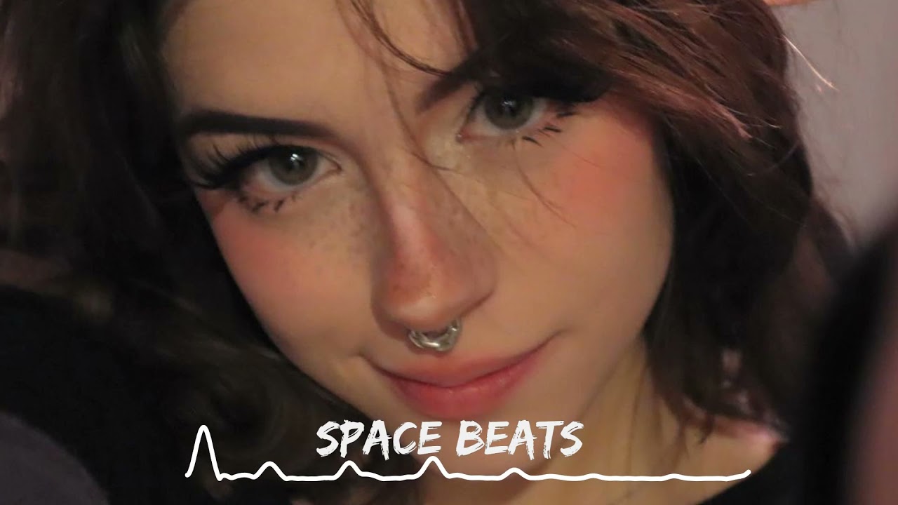 жан-клод ван дамм танцует гифка на прозрачном фоне. громкий телевизор. нельзя слушать громкую музыку. клип песни музыка играет громко. кто поёт музыку а музыка играет громко.