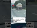 INCRÍVEL! Avião faz pouso forçado no meio dos carros na BR-101! 🛩️🚗