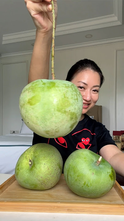 THE RESULTS OF STEALING ARE USUALLY CUTTTTT 🤣😂 .. does anyone know what kind of mango this is?