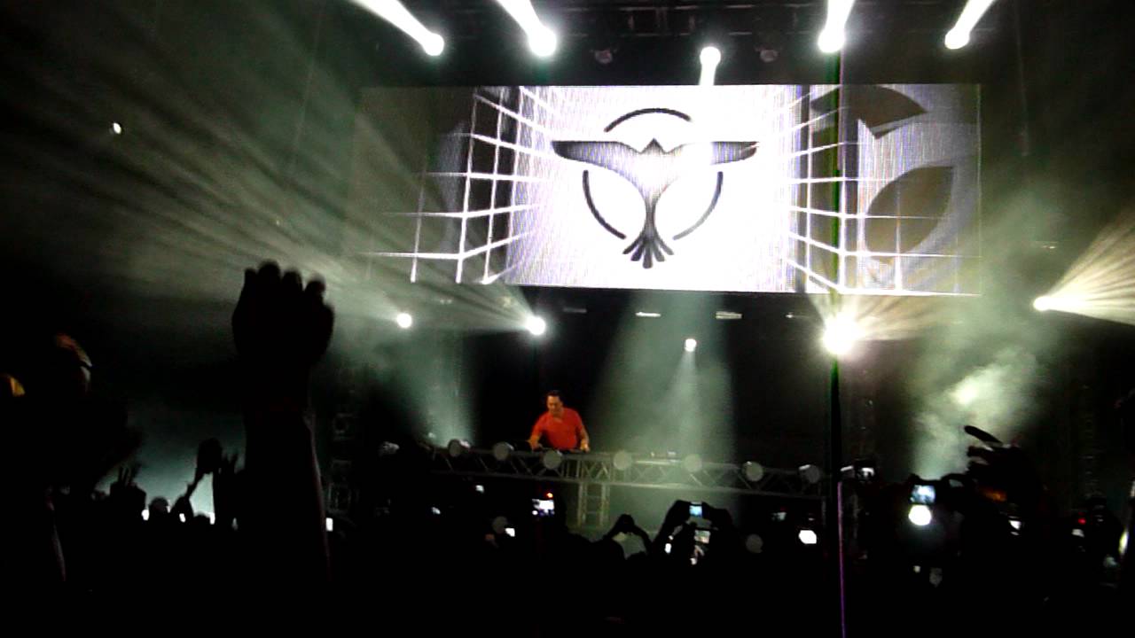 Tiësto @ Panama City INTRO 12-10-2011 (HD)