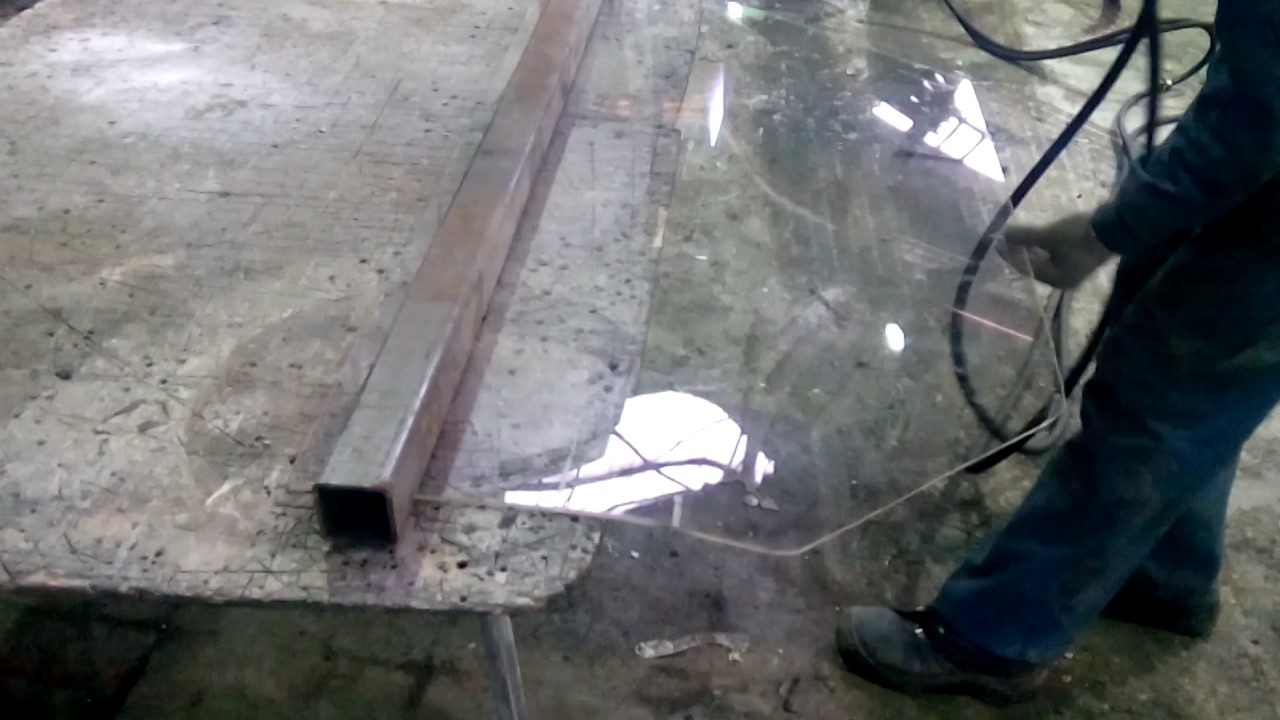 распилить оргстекло. лобовое стекло на катер из поликарбоната. согнуть поликарбонат. монолитный поликарбонат согнуть. гибка оргстекла.