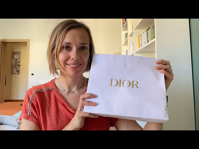 Softspoken Roleplay Commessa in profumeria “Chiacchiere davanti a un profumo”