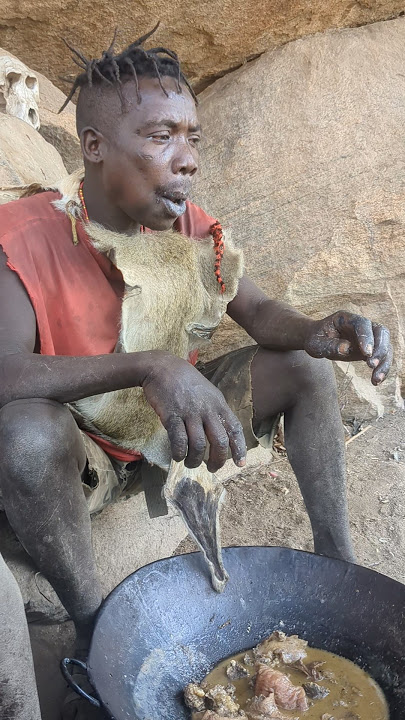 eating in the dish of meat is a unique style in the  Hadzabe tribe#hadzabetribe #bushlife#naturelife