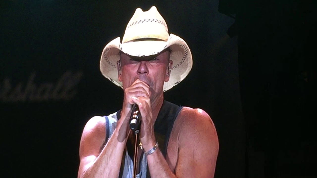 Kenny Chesney 2018 Intro Beer In Mexico YouTube