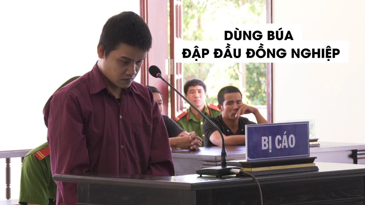Giận cá chém thớt, thợ cơ khí cầm búa đập đồng nghiệp... - youtube