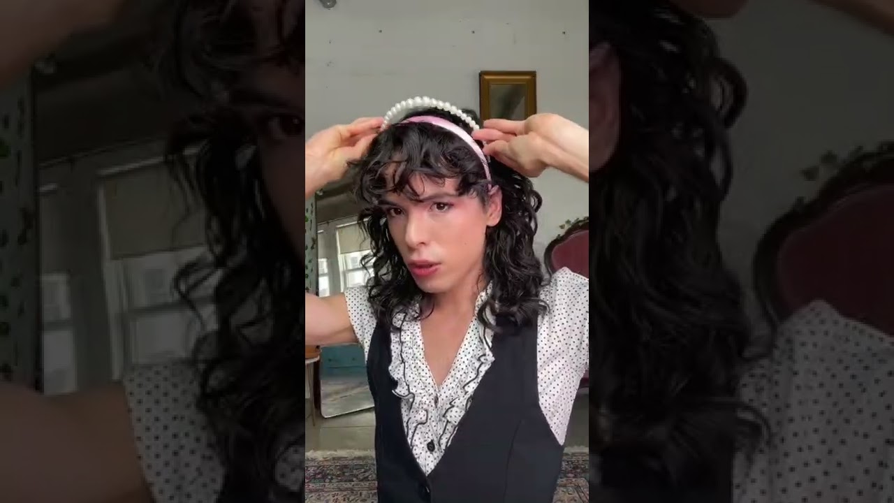 This is your sign to dress up for the movies 🎬🎥📽