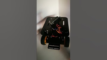 Robot Arduino moviendo servos