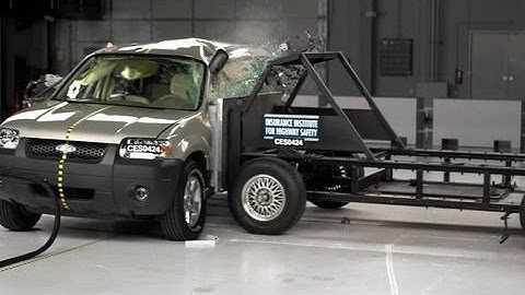 2005 Ford Escape side test
