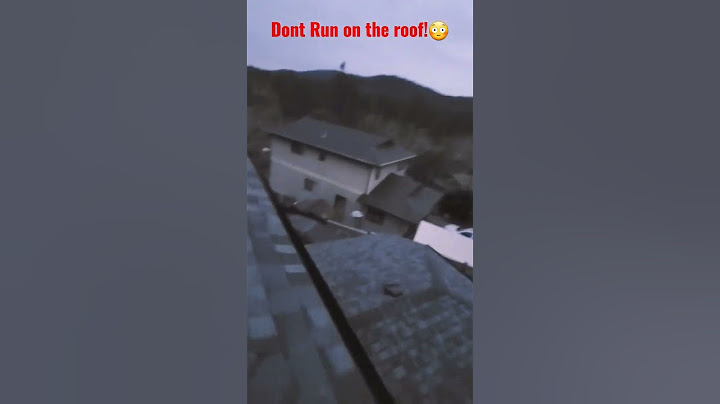 Do not fall off the roof! Roof Running (Danger) #shortsclip #subscribe #roofer #roofing #shingles