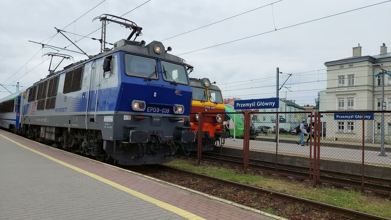 Pociągi na stacji Przemyśl Główny składanka kolejowa 06.23 IC PolRegio pociąg Ukraiński  89/33008 c2