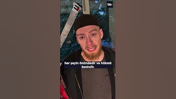 Hollandalı genç Gazze’de şehit olan gazetecinin vasiyetini okuyor.  ( Göz yaşlarına hakim olamıyor )