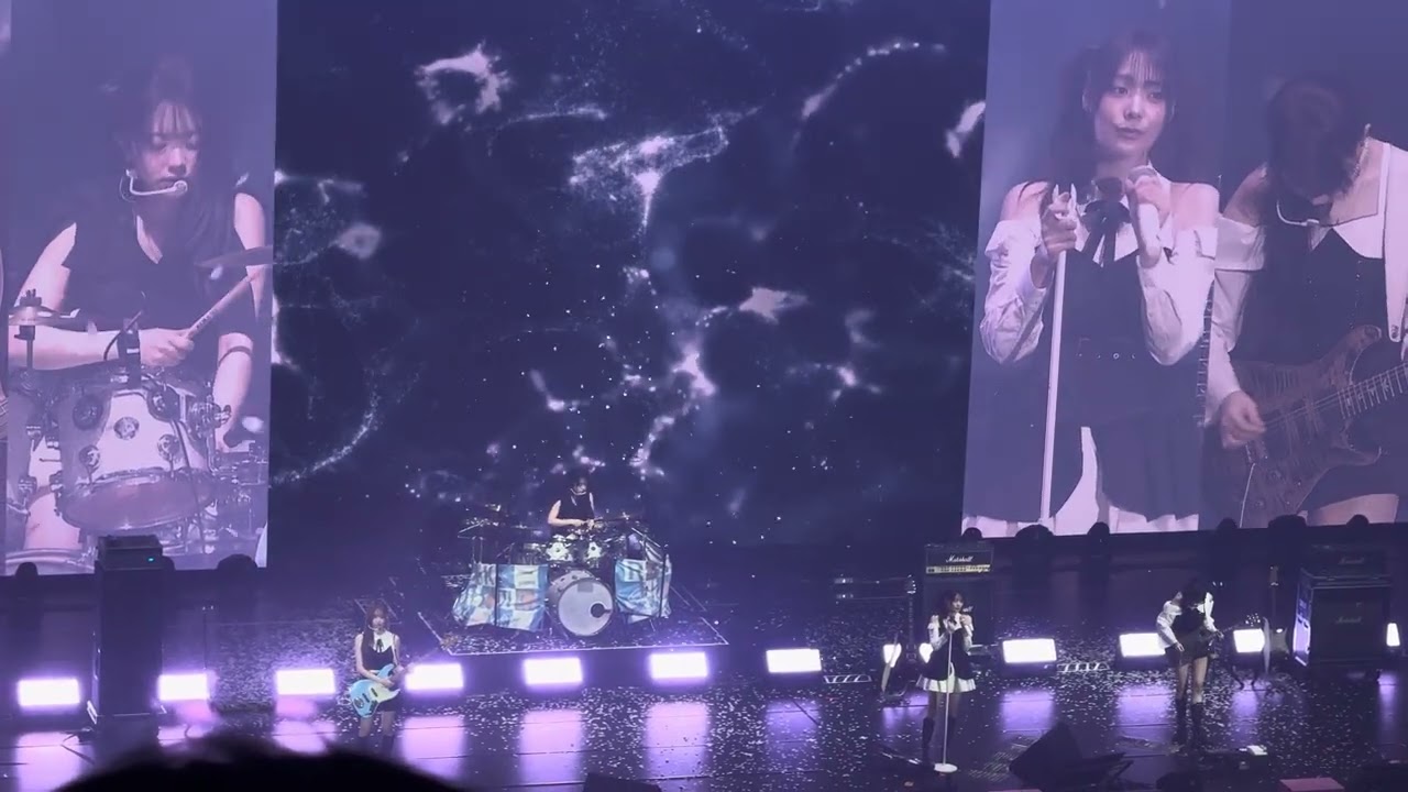 QWER-Goodbye My Sadness (안녕, 나의 슬픔)｜QWER 1ST WORLD TOUR 