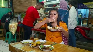 Julia Ariaji Nyicipin Nasi Uduk Bang Indra Condet | MAKAN RECEH (22/08/22)