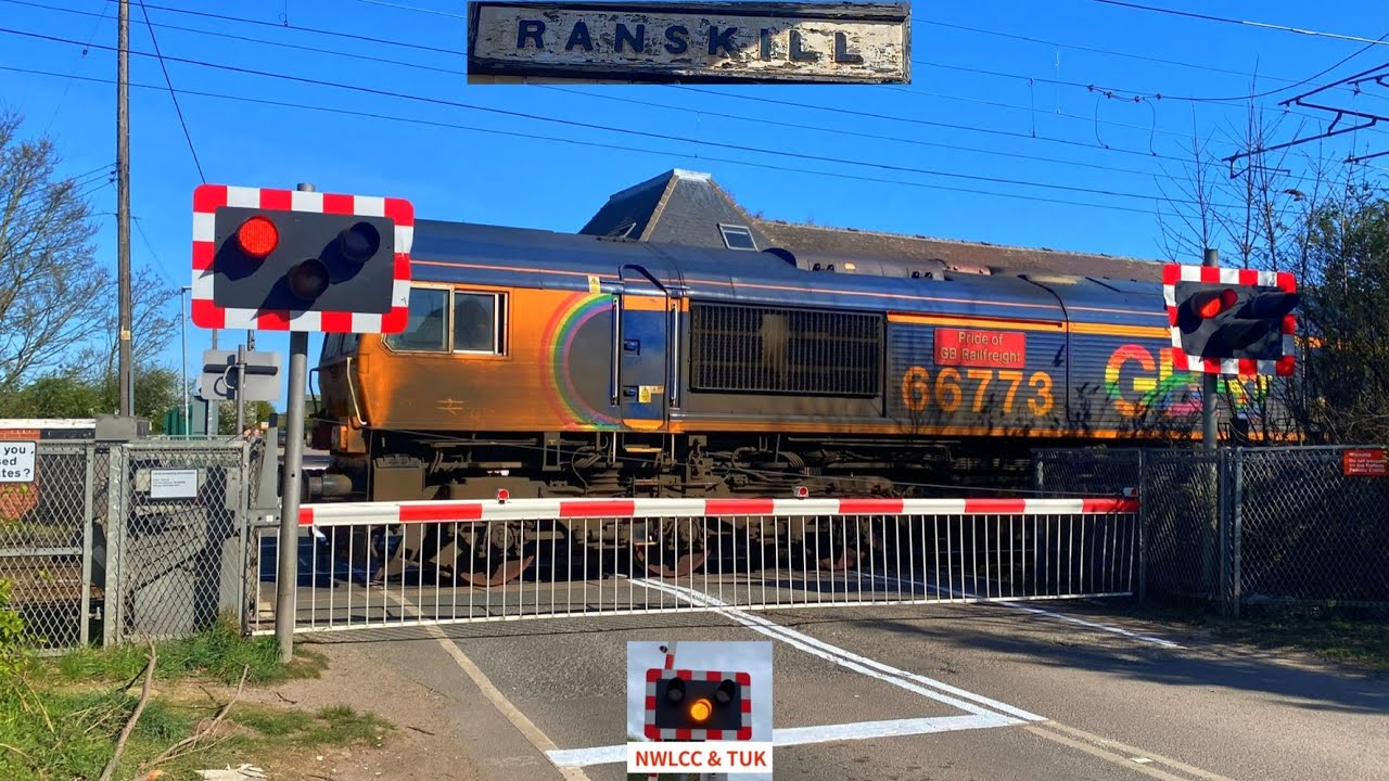 A Trio of Class 66s at Ranskill Level Crossing, Nottinghamshire - YouTube