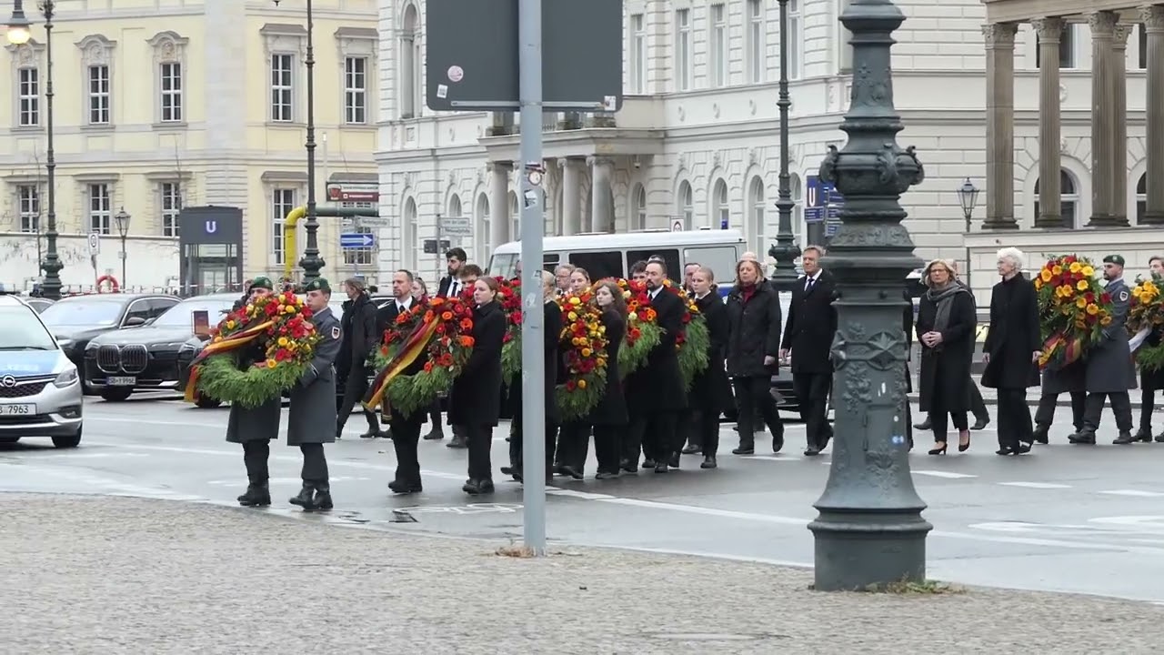 Volkstrauertag 2024 Neue Wache Kranzniederlegung