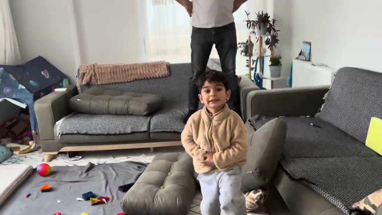 ALPARSLAN ve İKRA yaramazlık yaptı!! Dışarı atıldılar