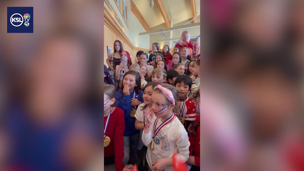 Олимпийская фигуристка приветствует Клуб фигурного катания Парк-Сити.