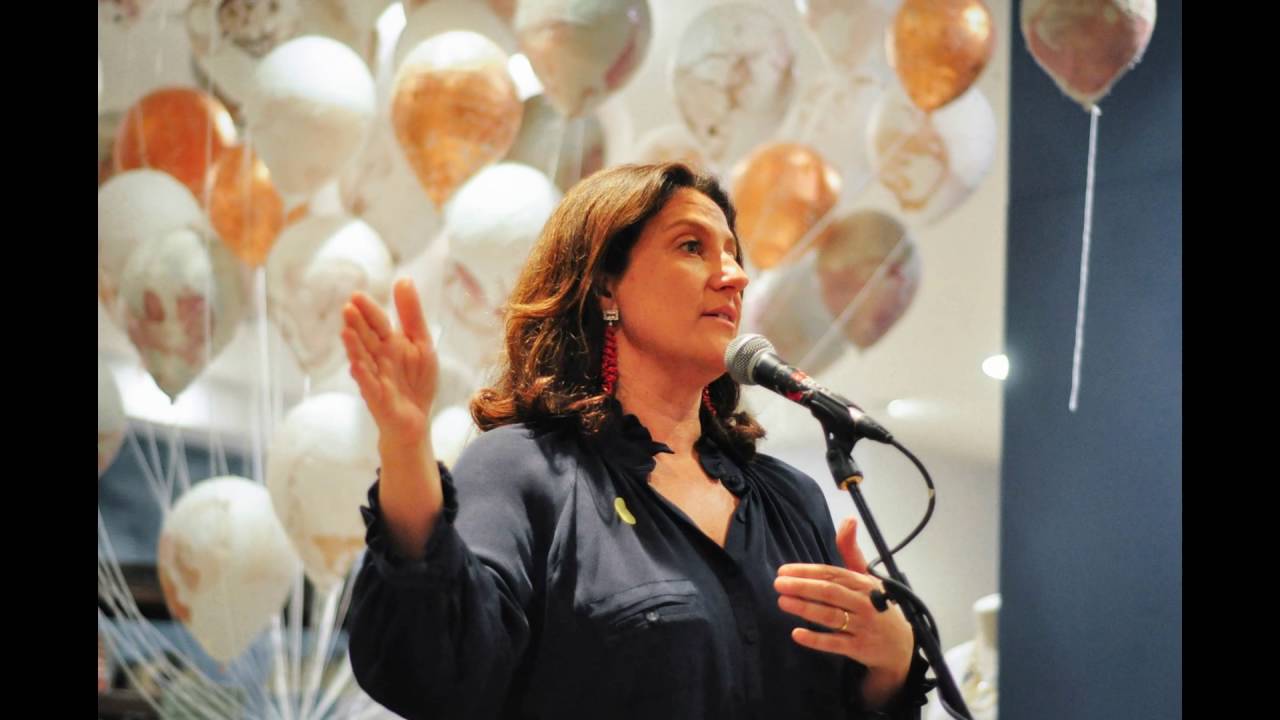 Female Networking Through Storytelling: Hubdot