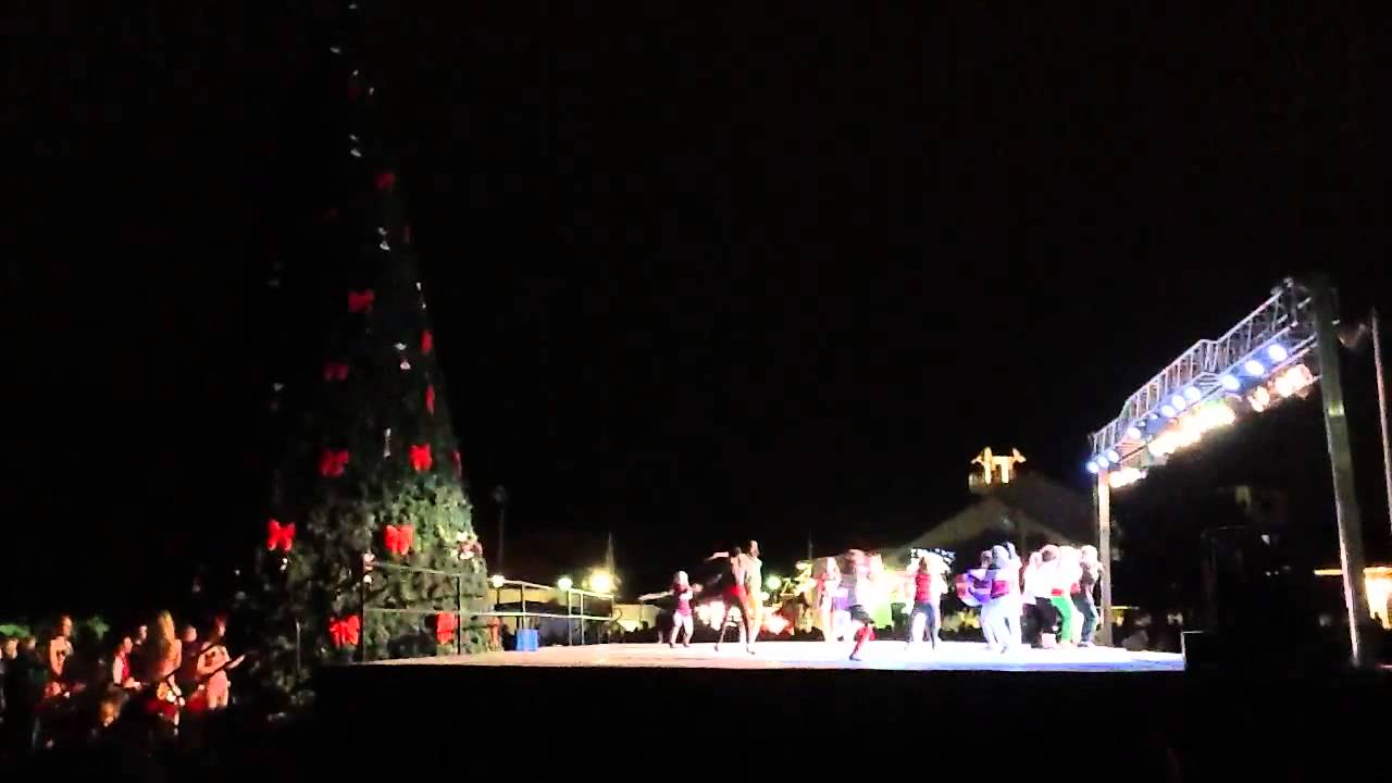 Tree lighting at broadway at the beach YouTube