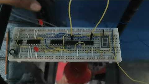 Palabra Hola en display utilizando flip-flop y compuertas logicas