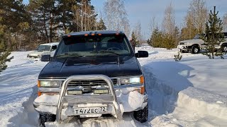 Как едет Геннадий на Шевроле Субурбан по глубокому снегу