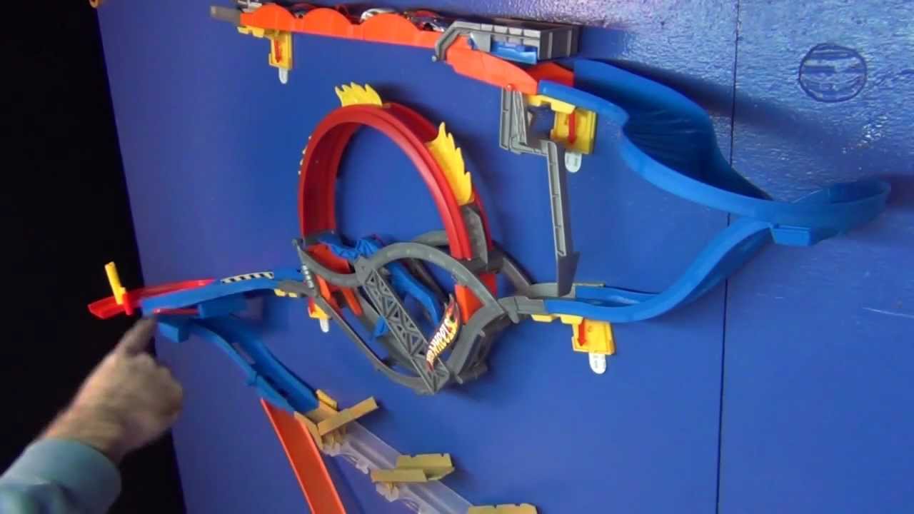 Hot wheel wall track  Hot wheels wall tracks, Hot wheels bedroom, Hot  wheels track