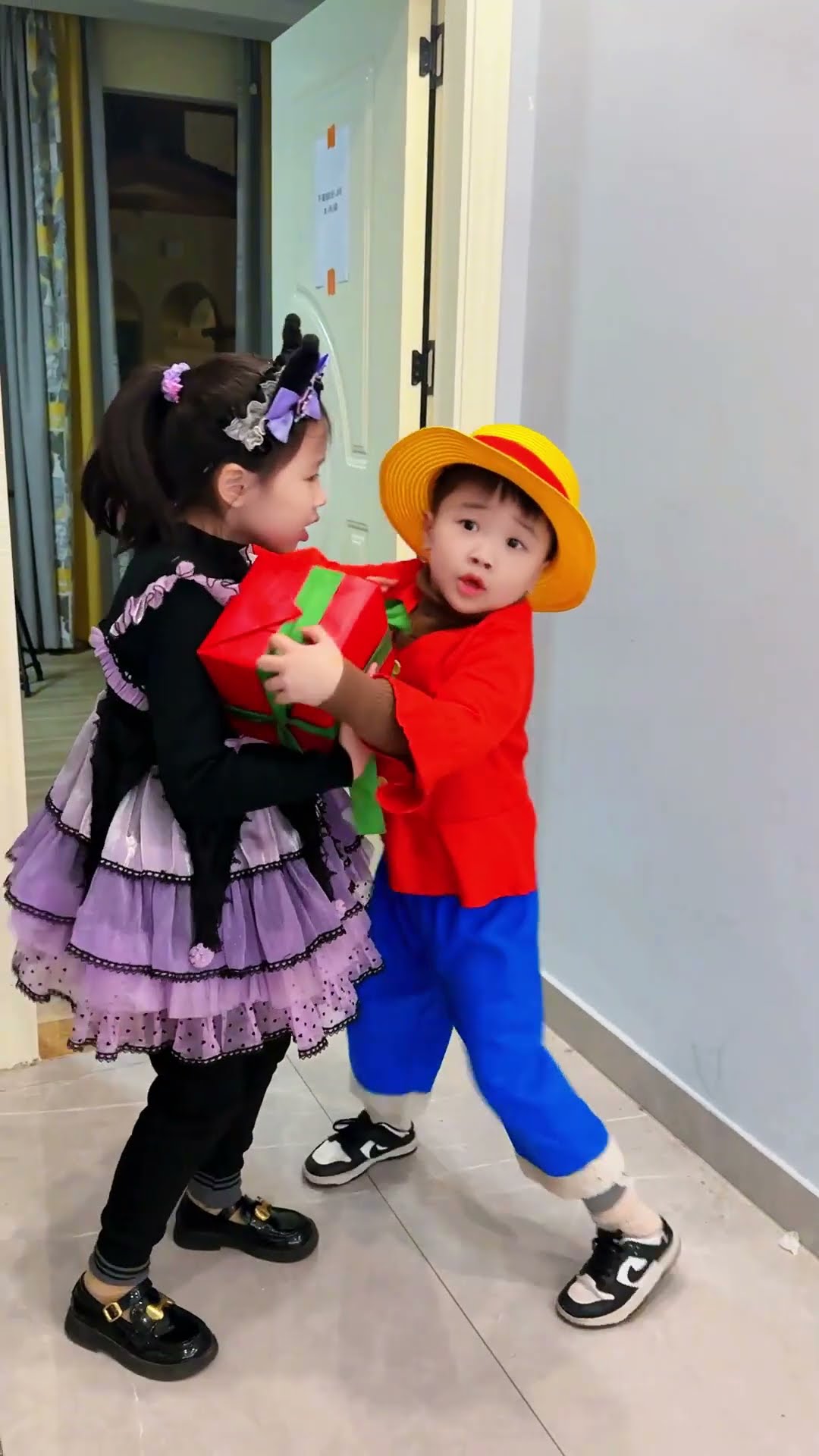 圣诞老人的礼物原来是从这里拿的 #路飞 #海贼王