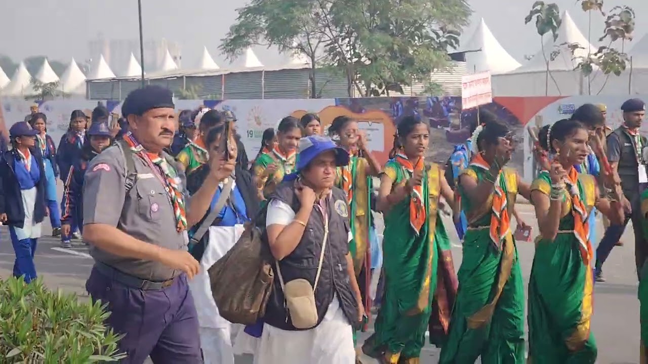 स्काउट गाइड में भव्य झाकी का प्रदर्शन कैसे करे