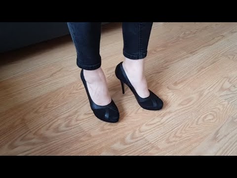 Heels crush food / Food crush and trampling food