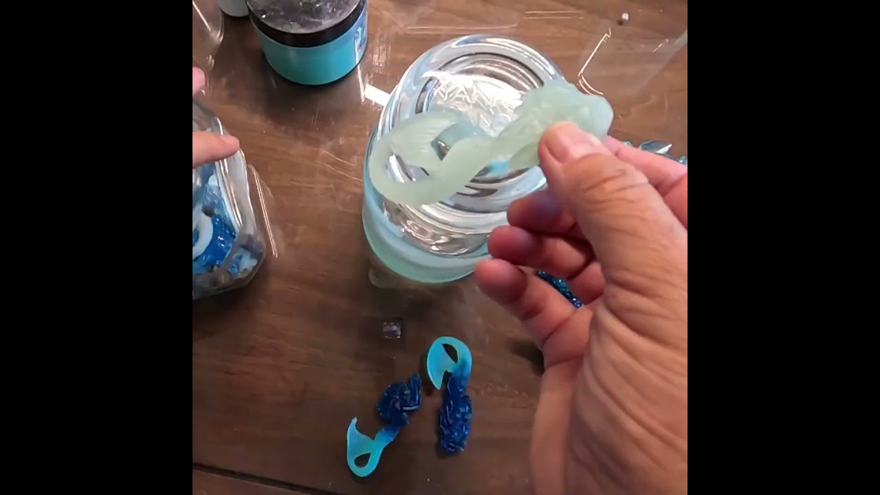 YOU’LL NEVER THROW USED CANDLE JARS AWAY AGAIN! UPCYCLE them instead! 