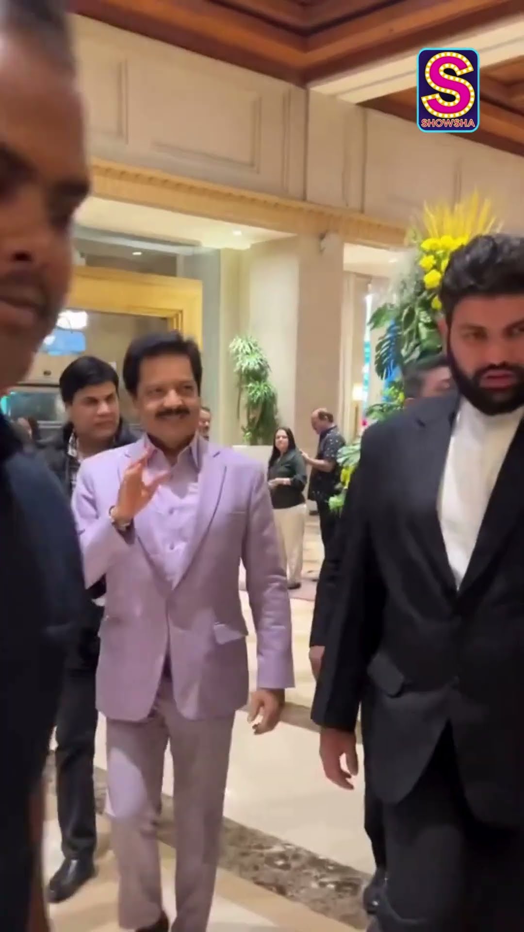 Udit Narayan Walks By, But Fans Only See One Thing—a Selfie Moment! | English News | N18S