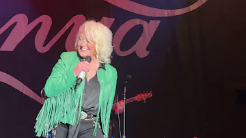 Tanya Tucker  -   If Your Heart Ain't Busy Tonight