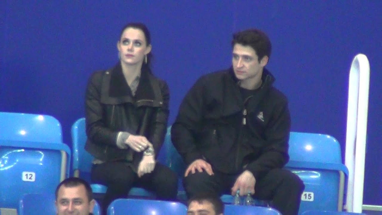 FGP Sochi 2012 Tessa VIRTUE / Scott MOIR at tribune (1)