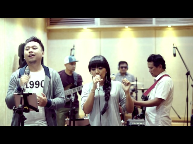 DJAMPIRO BAND BALI-Medley Shape Of You,I Got You,Something, By your side class=