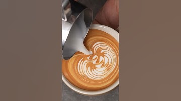 Beautiful Slow motion Rosetta pour #coffee #coffeeart #barista #latteart #rosetta