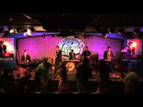 Guy King performs "Fine Little Mama" live at Buddy Guy's Legends