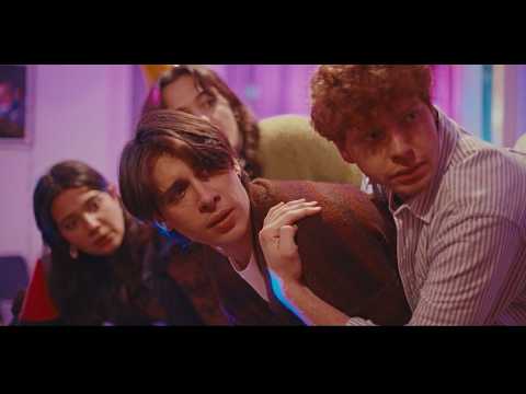 Scopre un TRADIMENTO durante la sua festa di compleanno. | Cortometraggio