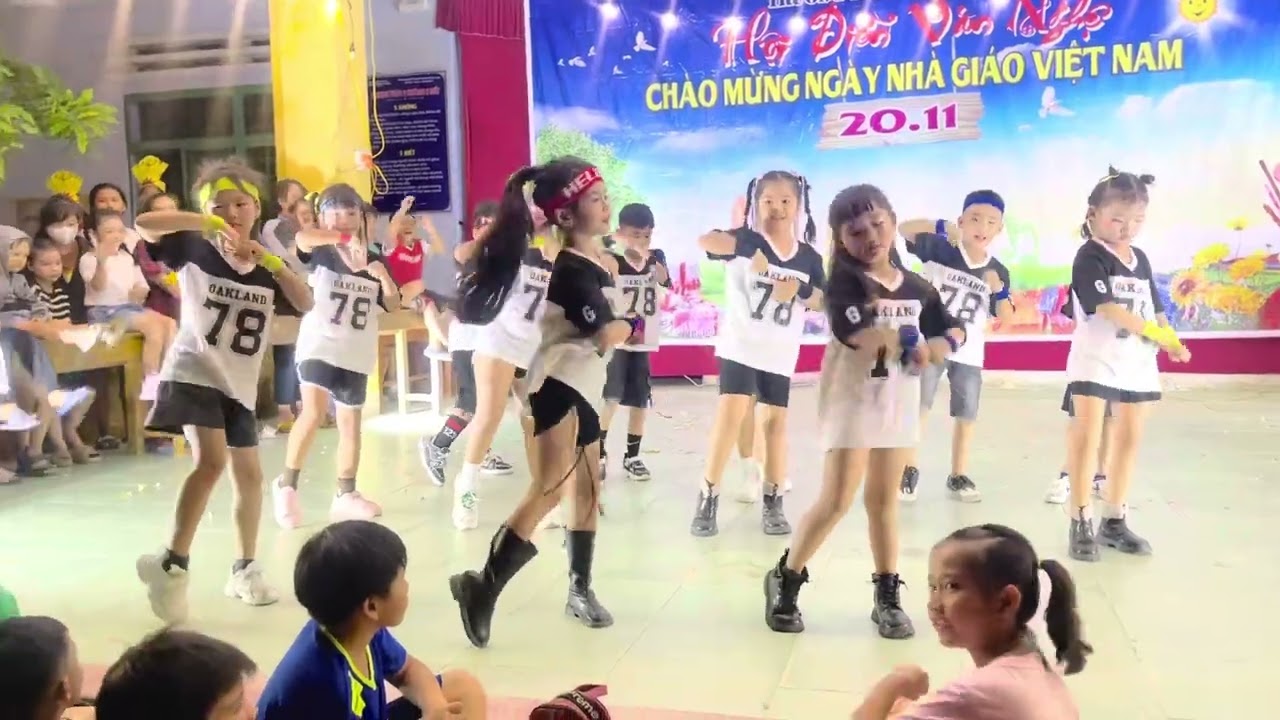 Nhảy tiktok văn nghệ 20-11 lớp 2C Hộ Diêm 2024-2025