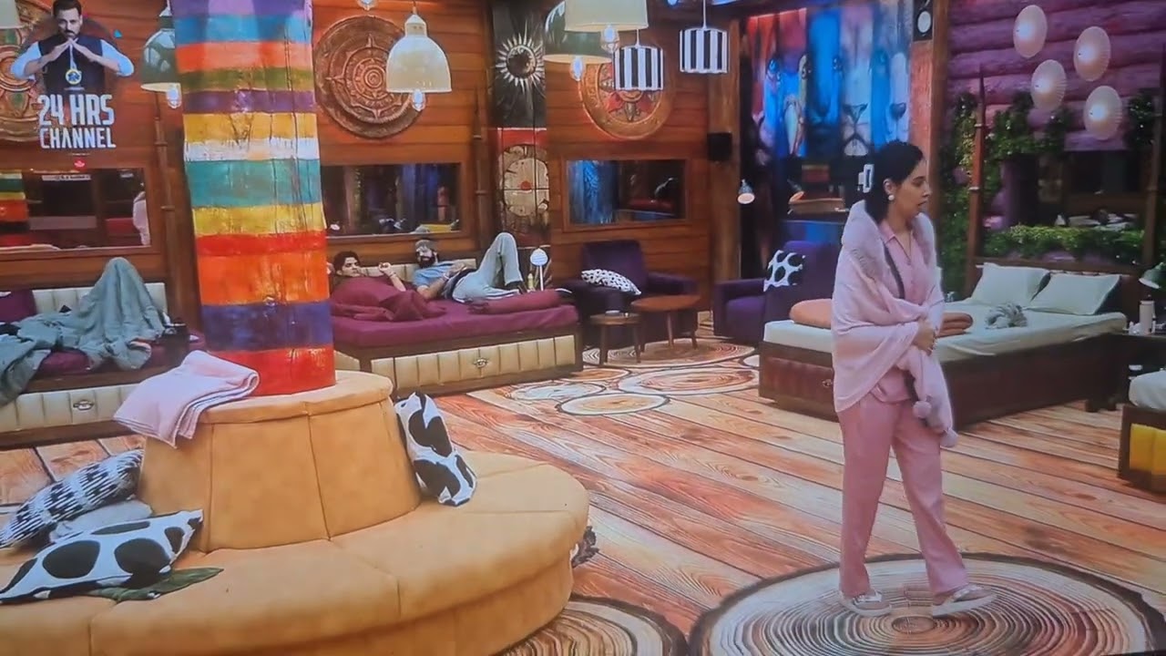 Yaar iski bakchodi ni ruk rhi ##tanyamittal #biggboss19 #salmankhan #gauravkhanna #mridultiwari 