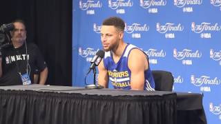 Curry throws shade at Rihanna when asked if the team plays her music Resimi