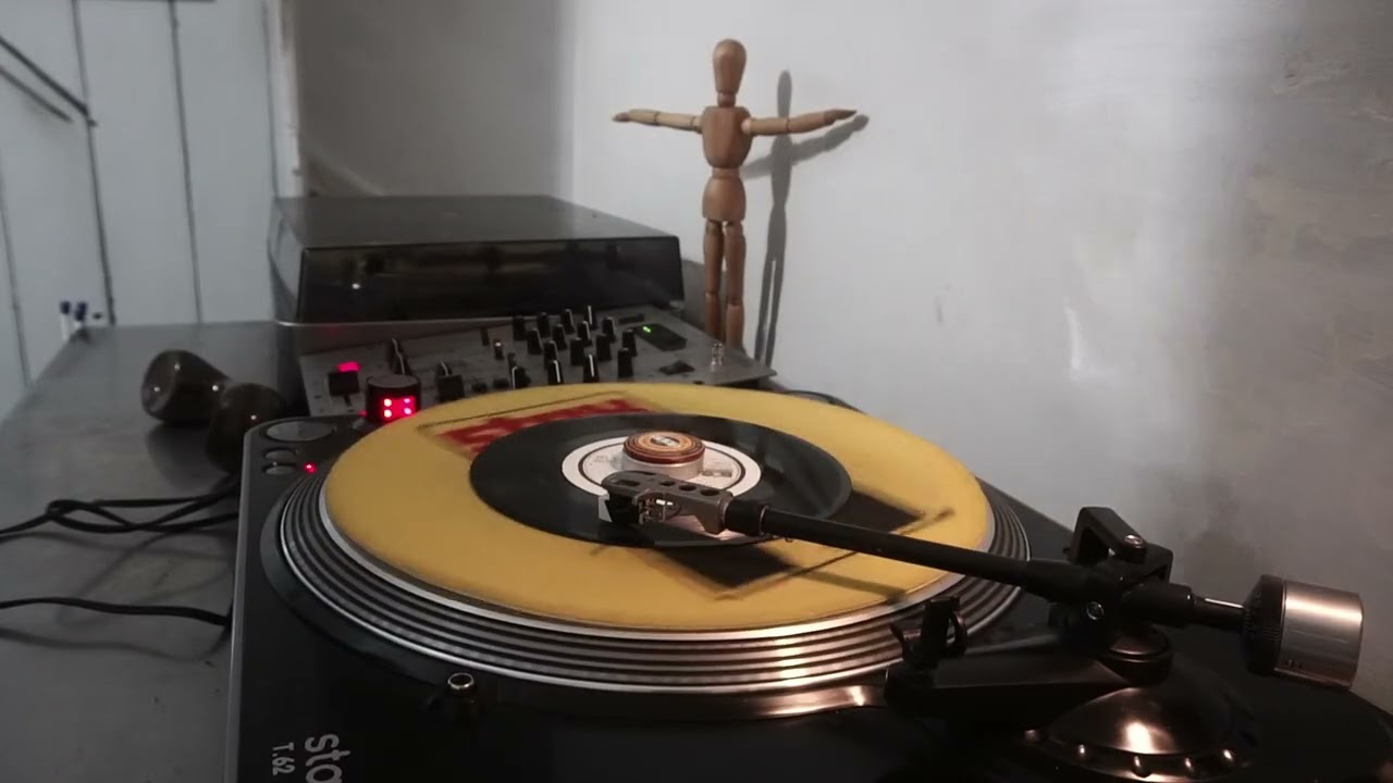 LOVE IS WONDERFULL . BRITISH ISSUE  Beacon ..