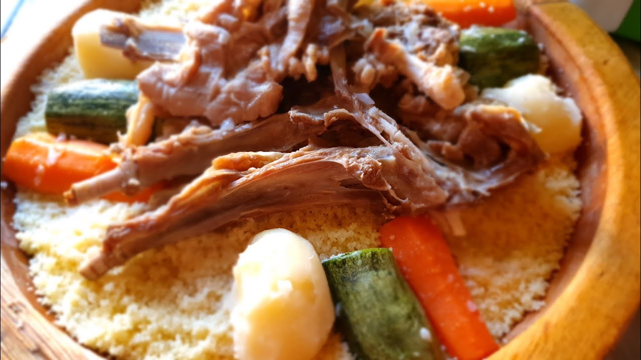 كسكس أو بربوشة بالقديد(الخليع)والحليب والخضار أكلة تقليدية جزائرية من الزمن الجميل بنة🤤🇩🇿