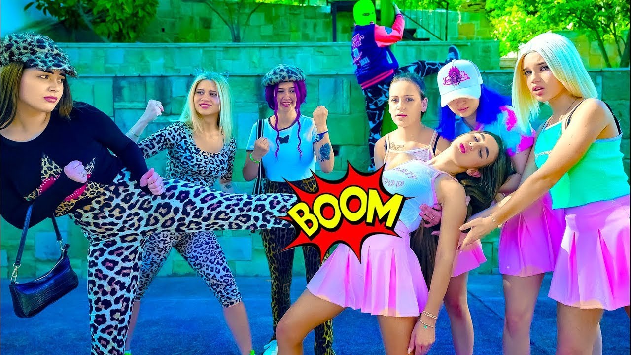 KAČIŲ GAUJA VS CHEERLEADERS BUNNY! Paslaptingasis nepažįstamasis balaklavoje atskleidė savo veidą!