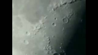 INCREDIBLE FOOTAGE OF A UFO FLYING VERY CLOSE TO THE MOON!