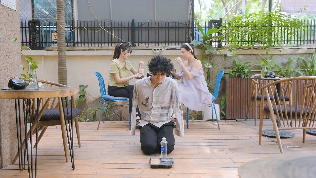 Chủ Tịch Giả Làm Ăn Xin Cụt Tay, Đổ Rác Lên Đầu Tiểu Thư Vì Tội Hỗn Láo Và Cái Kết - Tập 1862