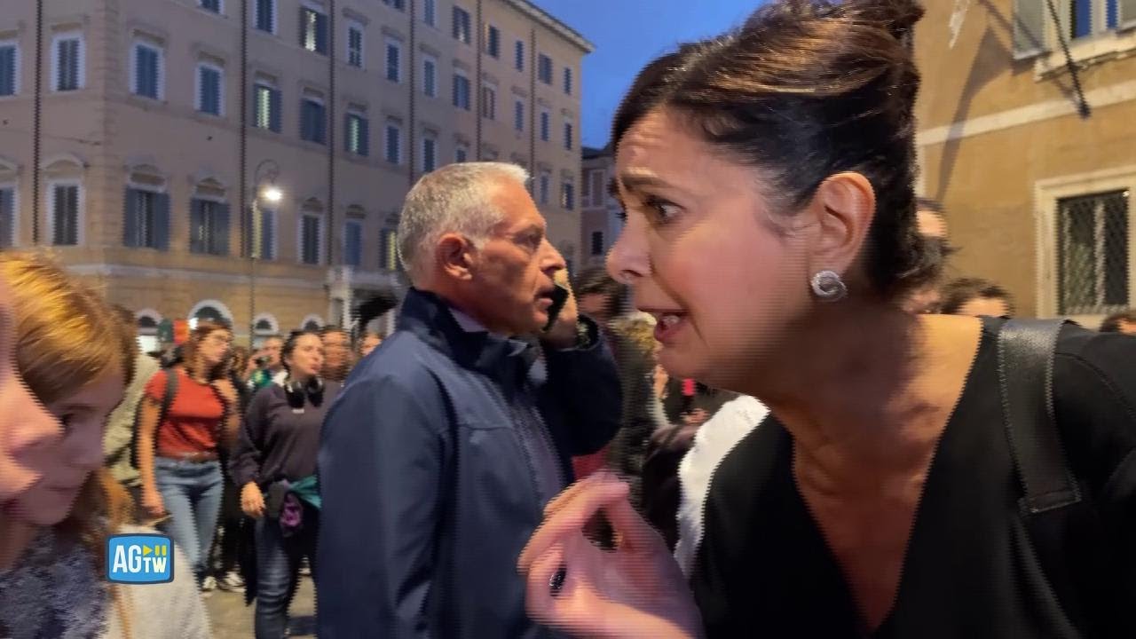 Roma, Boldrini contestata al corteo femminista: 