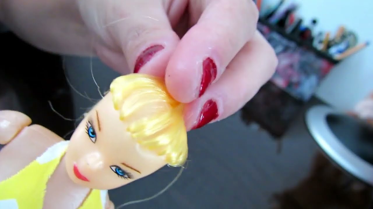 Faça lindos cabelos de boneca com fita de cetim