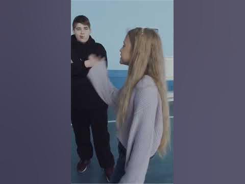Девочка поставила хулигана на место 😱 #shorts #школа #одноклассники # ...